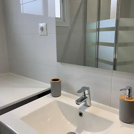 Con Encanto Y Piscina Apartment